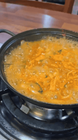 황강돼지찌개 끓이는 모습