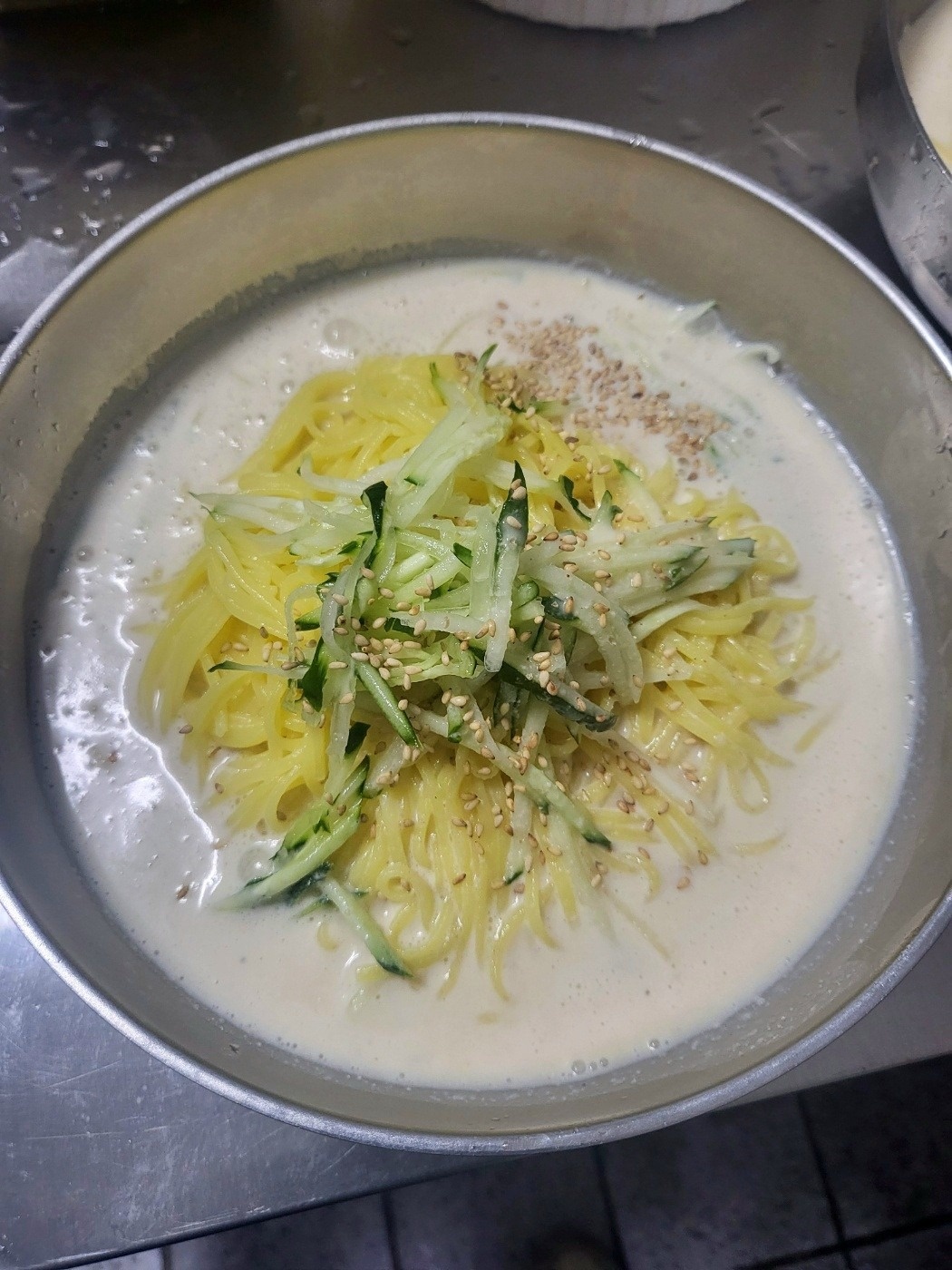 시원한 콩국수